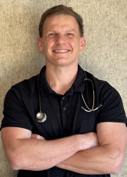 Dr. Du Toit Visser